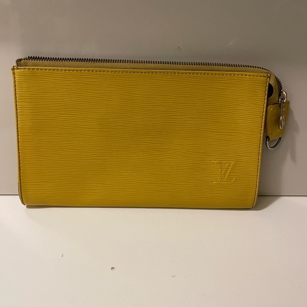 Louis Vuitton mastered color pouch in great conditions gold zipper with logo